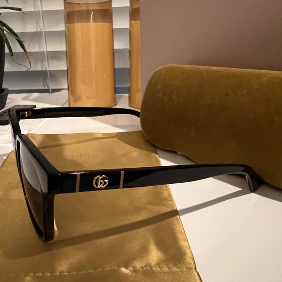 EUC Black Square Gucci Sunglasses- Authentic - Picture 2 of 8